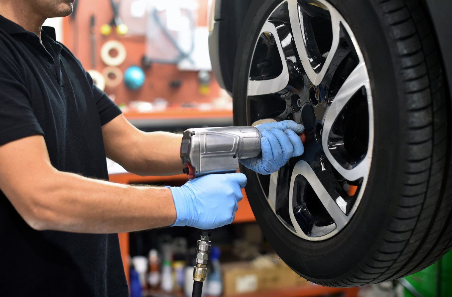 Tire places North Semoran including Ruben’s Tires Orlando, offering quality tire brands, professional installation, and balancing services.